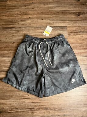Nike SPTCAS Floral Athletic Shorts Mesh Lined Black $60 NWT Men’s Size Small